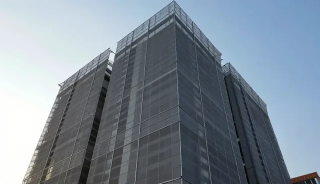 建筑防护网来料加工的选型与维护建议